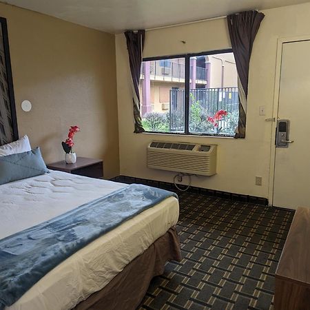 טולסה Southern Comfort Hotel מראה חיצוני תמונה